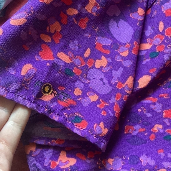 Carhartt Force Purple Patterned Scrub Top with Pockets - Picture 5 of 6
